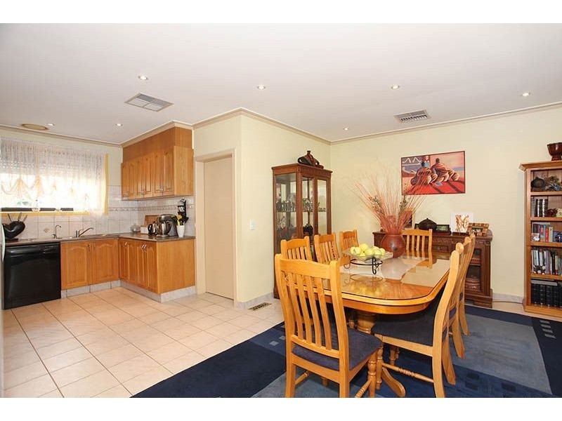 8 Hakea Court, Thomastown VIC 3074