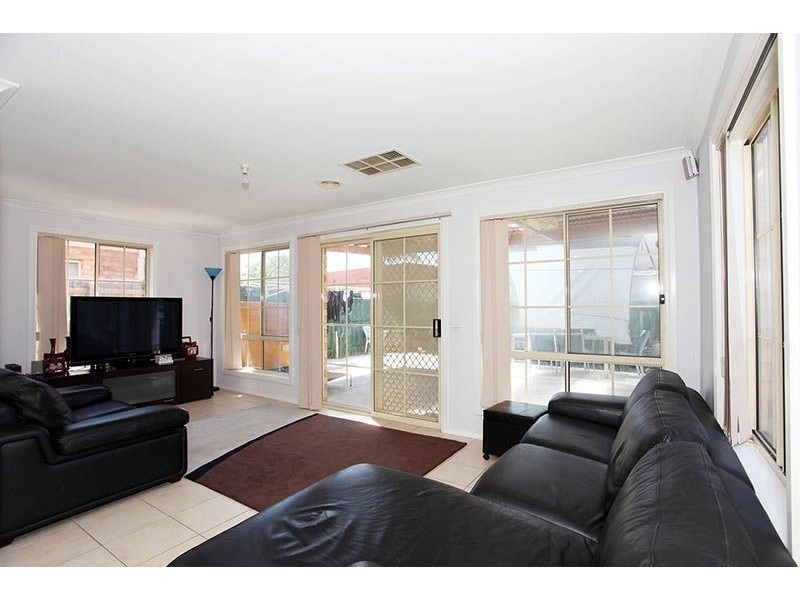 10 Kathryn Avenue, Lalor VIC 3075