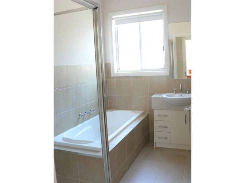 28 Alhambra Drive, Epping VIC 3076