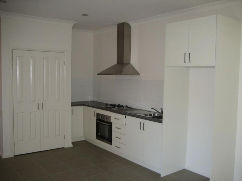 1/2 Hamilton Court, Lalor VIC 3075