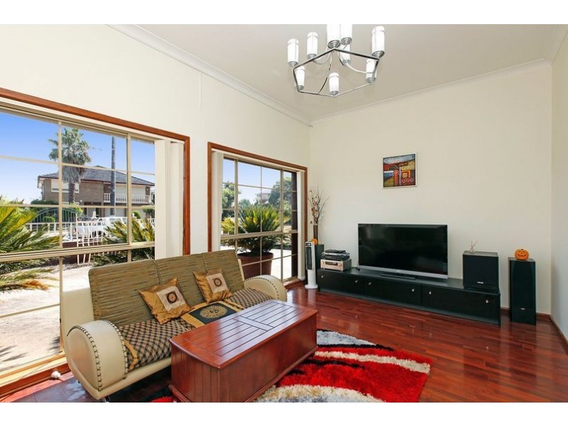 11 Greenstone Court, Thomastown VIC 3074