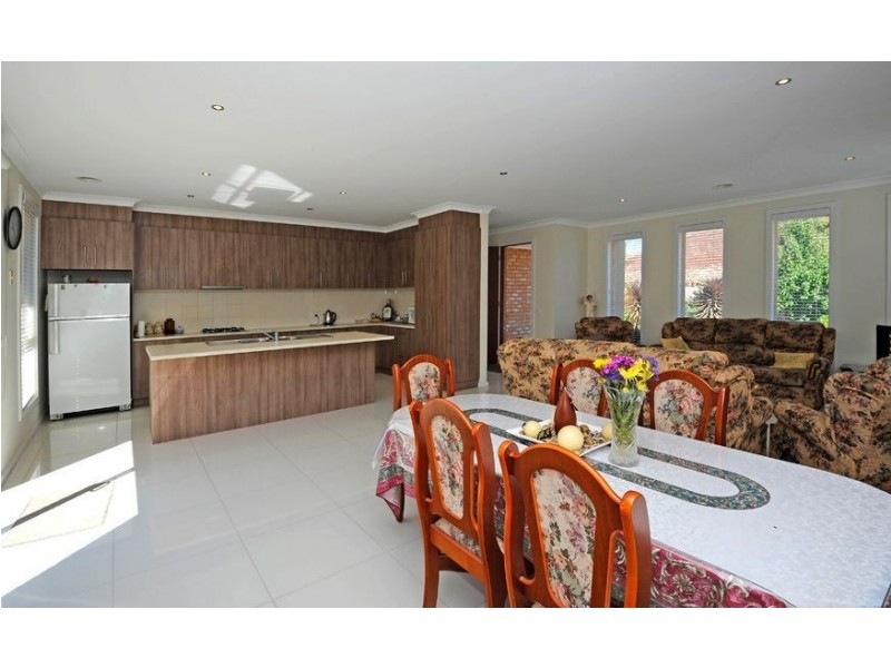 2/90 Mount View Road, Lalor VIC 3075