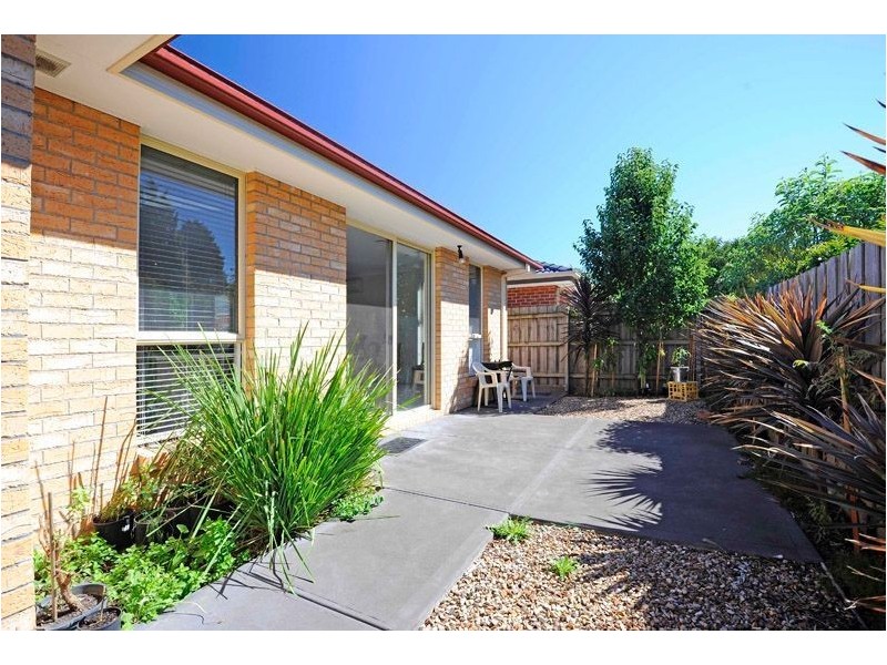 2/90 Mount View Road, Lalor VIC 3075