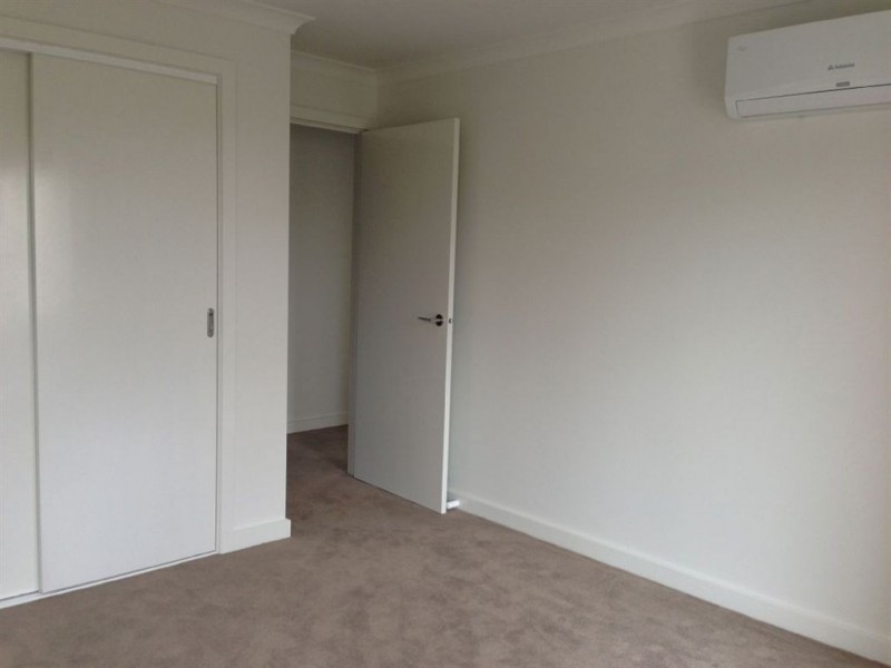 2/9 Kumara Circuit, South Morang VIC 3752