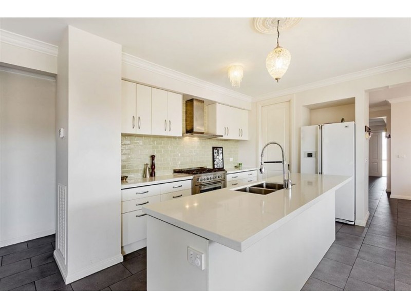 16 Kavanagh Street, Lalor VIC 3075