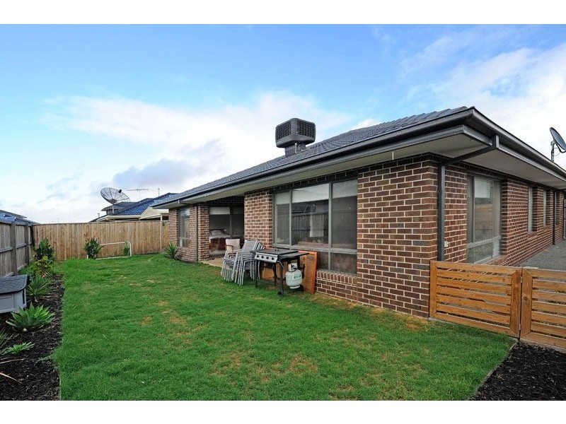 12 Mirka Drive, Lalor VIC 3075