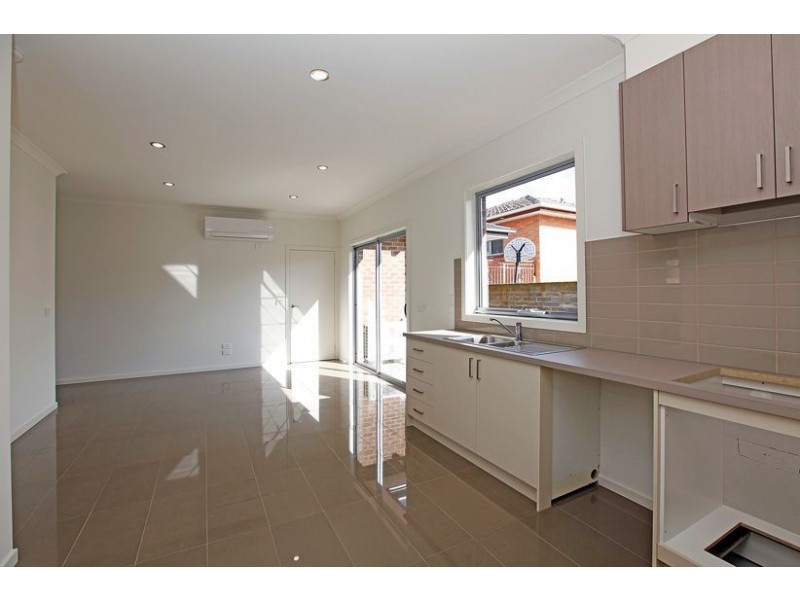 2/16 Clarke Street, Thomastown VIC 3074