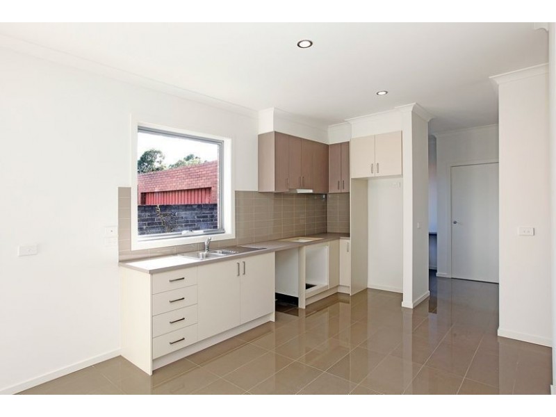 2/16 Clarke Street, Thomastown VIC 3074