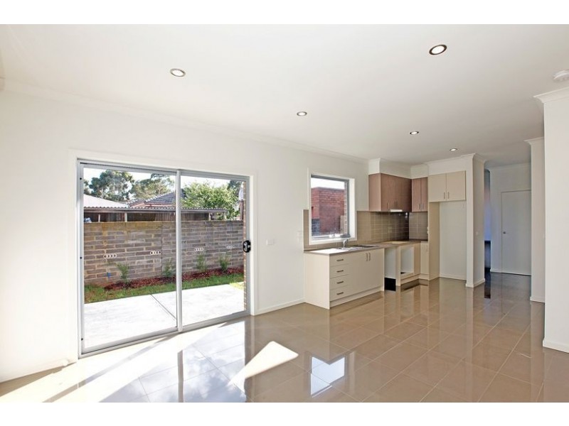 2/16 Clarke Street, Thomastown VIC 3074