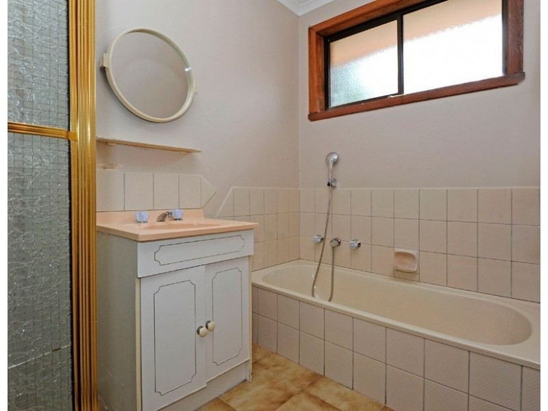 2/19 Tarcoola Avenue, Meadow Heights VIC 3048