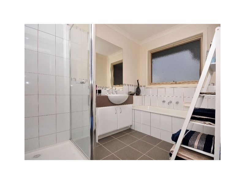 1/2 Edna Street, Thomastown VIC 3074