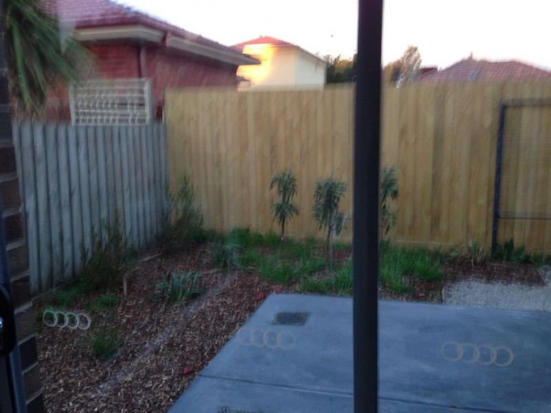 4/8 Clarke Street, Thomastown VIC 3074