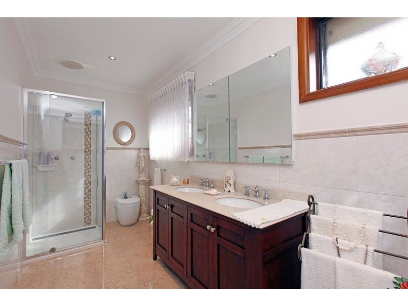 13 Wodonga Crescent, Thomastown VIC 3074