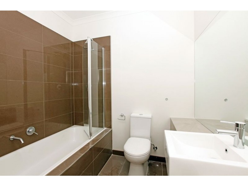 2/8 Clarke Street, Thomastown VIC 3074