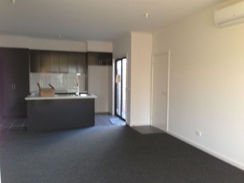 2 & 3/7 Pleasant Road, Thomastown VIC 3074