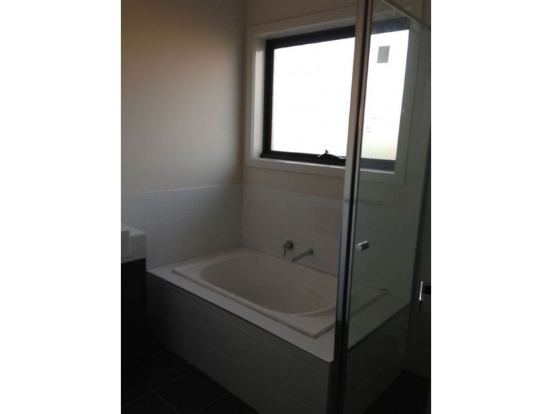 2 & 3/7 Pleasant Road, Thomastown VIC 3074