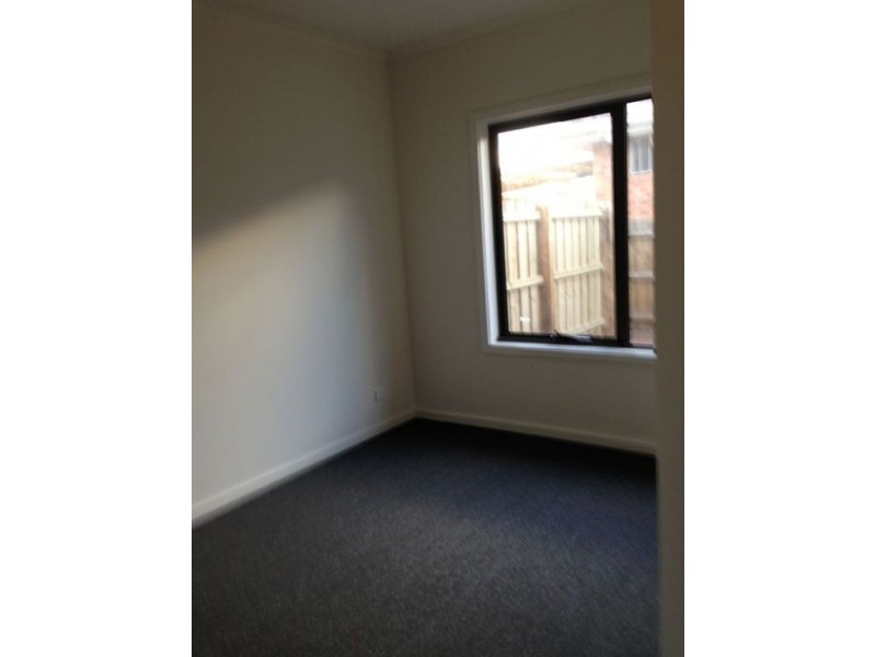 2 & 3/7 Pleasant Road, Thomastown VIC 3074