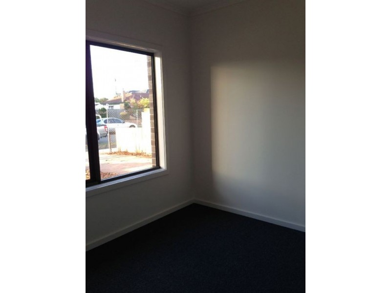 2 & 3/7 Pleasant Road, Thomastown VIC 3074