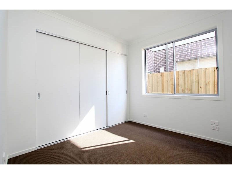 8 Mustang Lane, Thomastown VIC 3074
