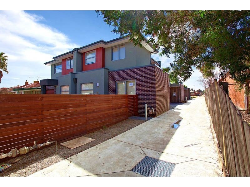 8 Mustang Lane, Thomastown VIC 3074