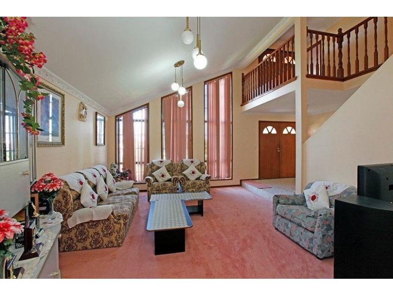 8 Fishburn Court, Mill Park VIC 3082