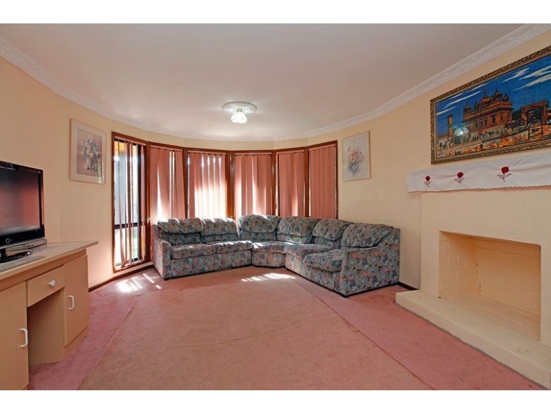 8 Fishburn Court, Mill Park VIC 3082