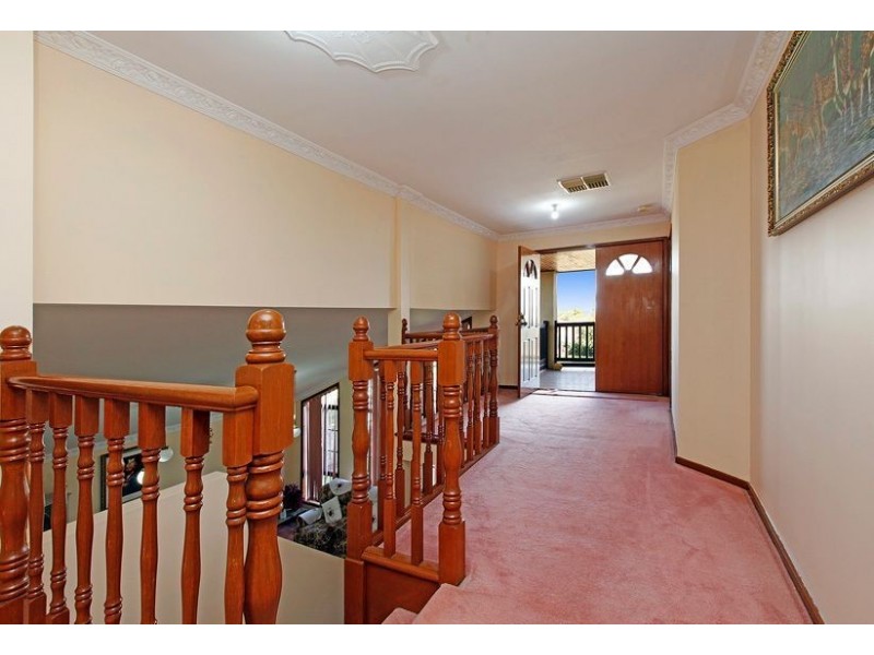 8 Fishburn Court, Mill Park VIC 3082