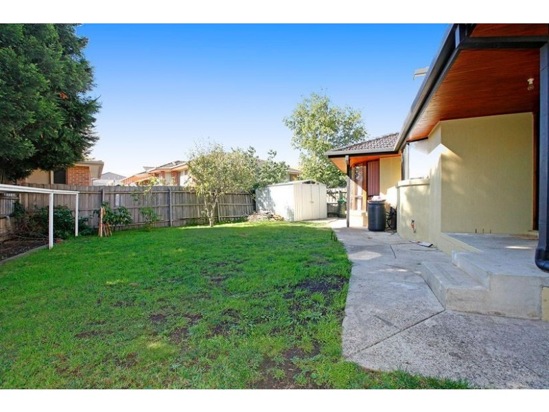 8 Fishburn Court, Mill Park VIC 3082