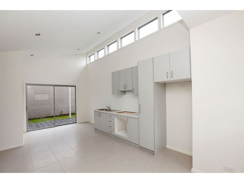 2/14 Highlands Road, Thomastown VIC 3074