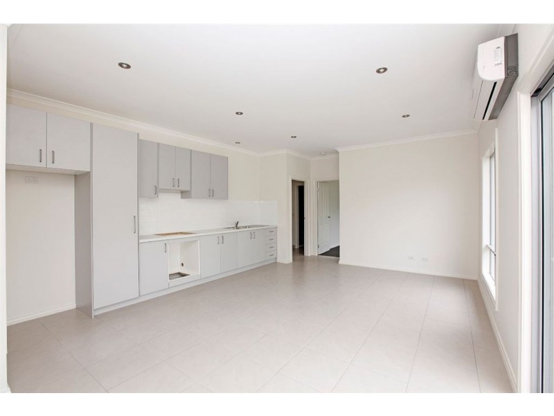 2/14 Highlands Road, Thomastown VIC 3074