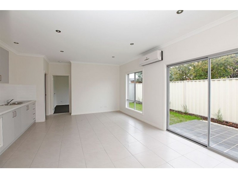 2/14 Highlands Road, Thomastown VIC 3074