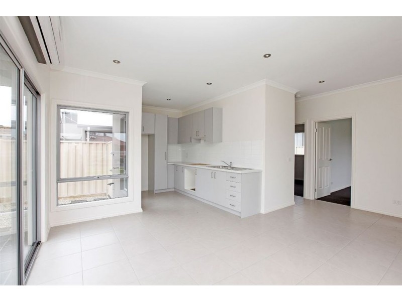 2/14 Highlands Road, Thomastown VIC 3074