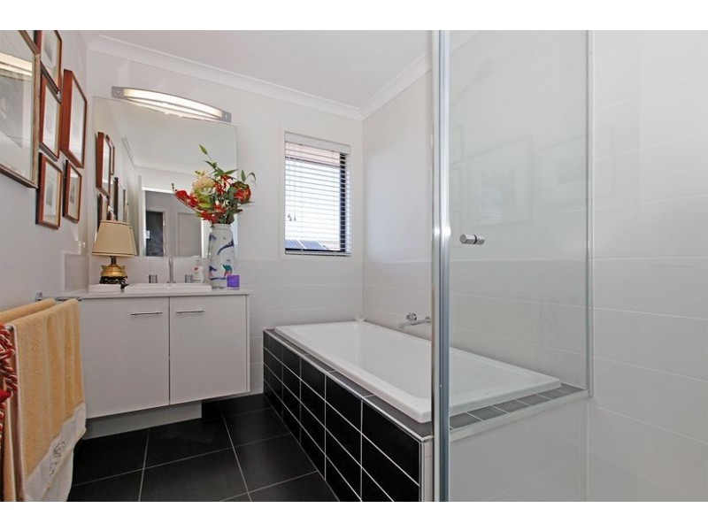 16 Geranium Grove, Mernda VIC 3754