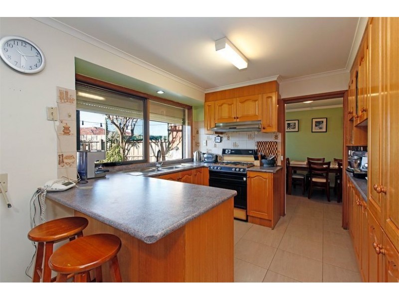 5 Redfern Close, Thomastown VIC 3074