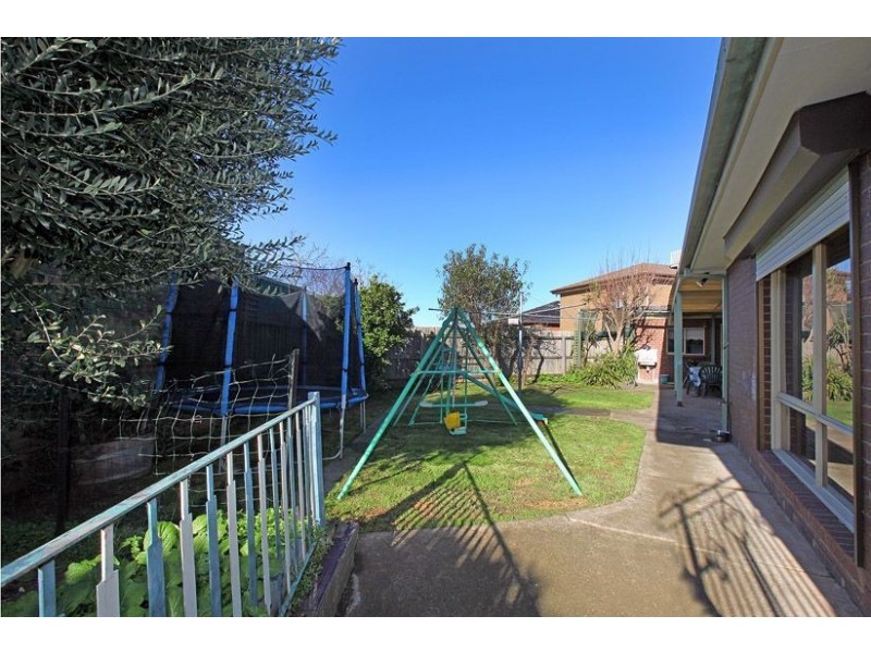 5 Redfern Close, Thomastown VIC 3074