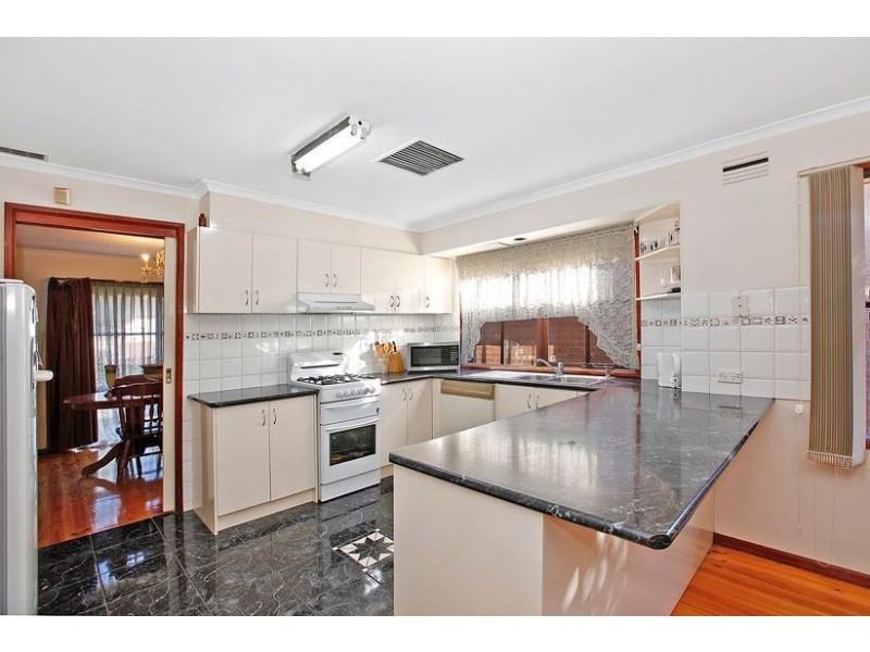 2 Sherwood Drive, Thomastown VIC 3074