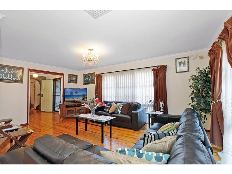 2 Sherwood Drive, Thomastown VIC 3074