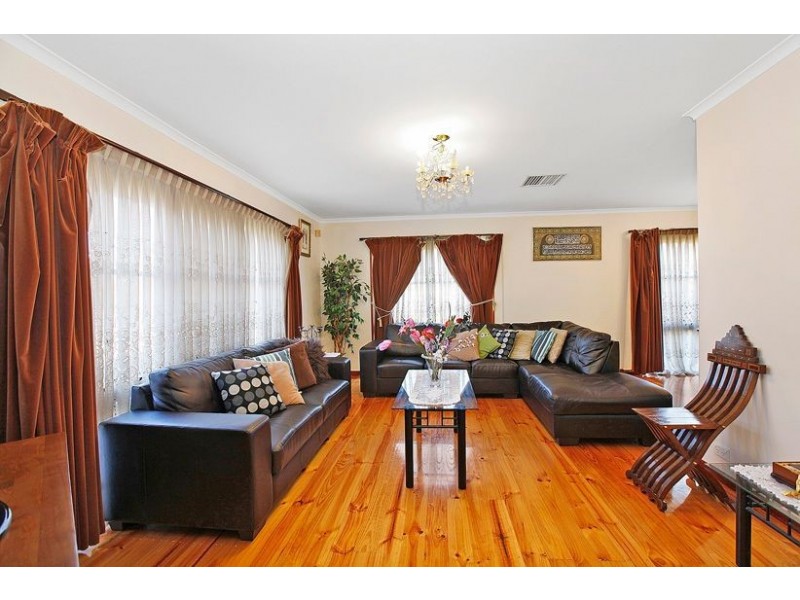 2 Sherwood Drive, Thomastown VIC 3074