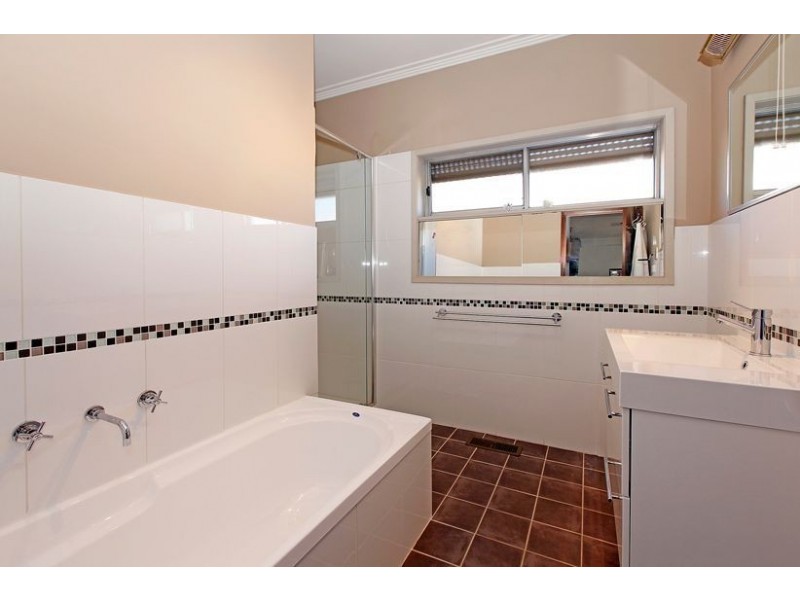 26 Lantana Avenue, Thomastown VIC 3074