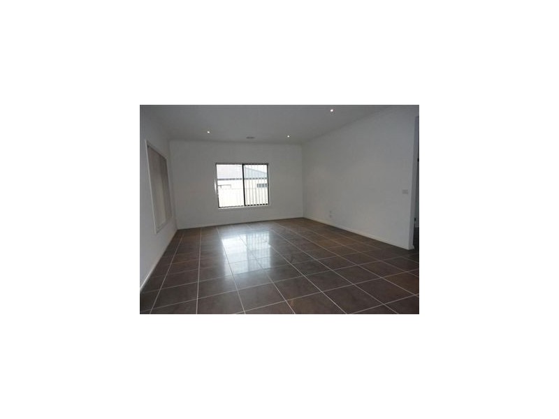 8 Bluehill Way, Wollert VIC 3750