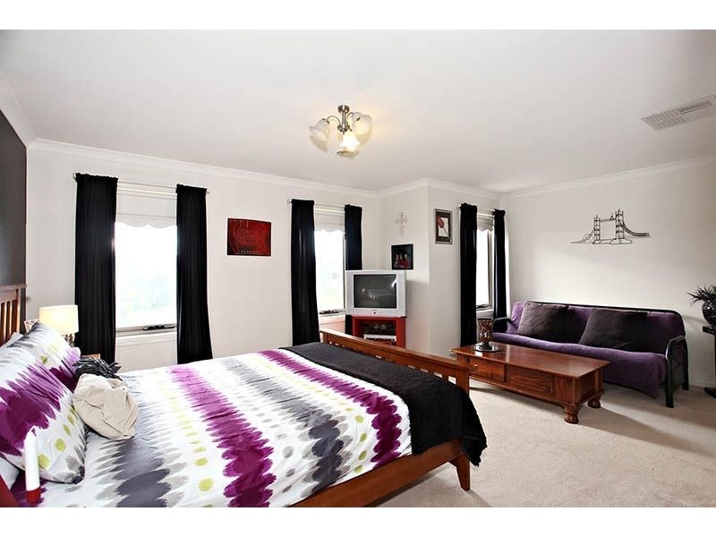 5 Flamingo Point, South Morang VIC 3752