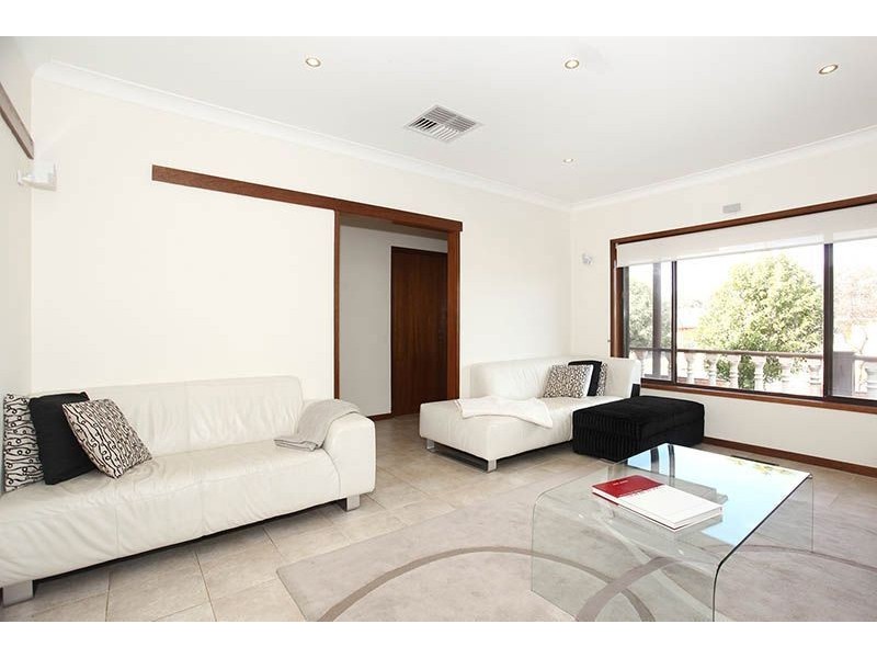 34 Melaleuca Drive, Thomastown VIC 3074