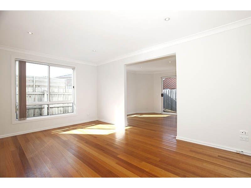 2/112 Mount View Road, Lalor VIC 3075