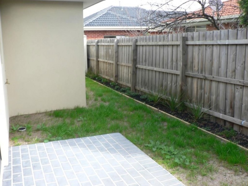 4/13 Edna Street, Thomastown VIC 3074