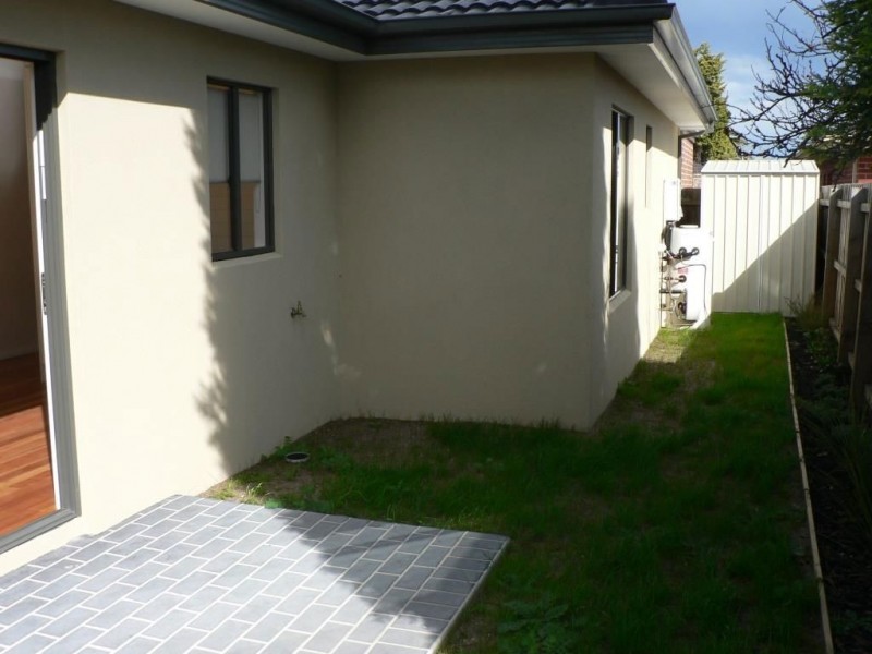 4/13 Edna Street, Thomastown VIC 3074