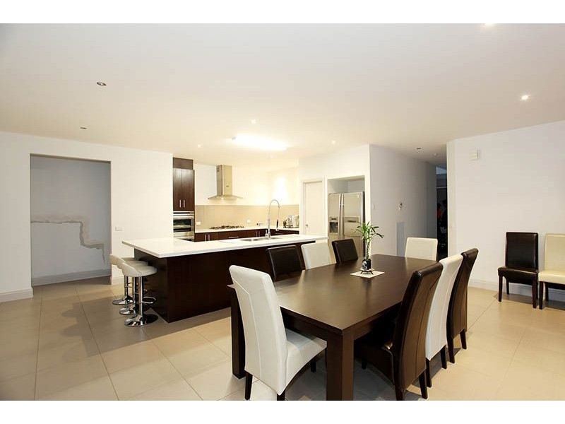 24 Marchmont Rise, Craigieburn VIC 3064