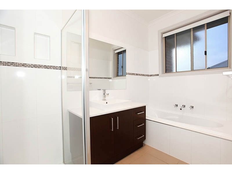 24 Marchmont Rise, Craigieburn VIC 3064