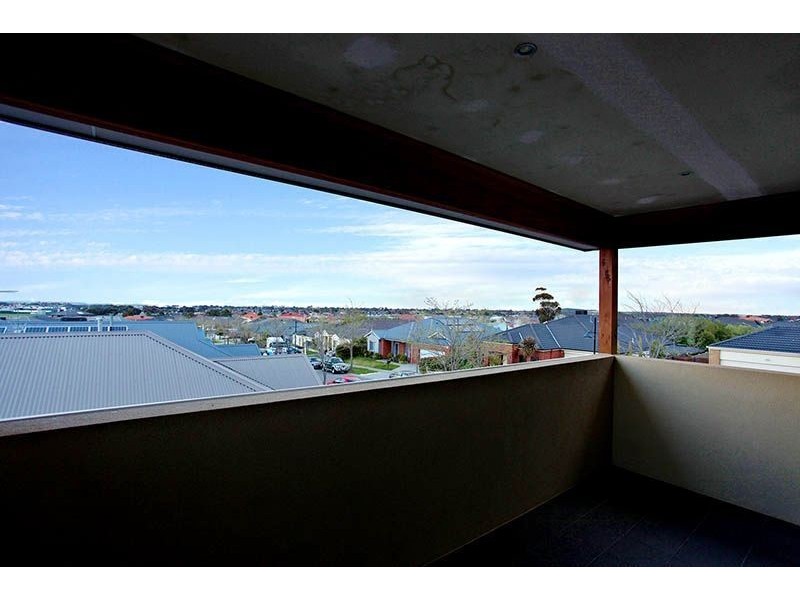 24 Marchmont Rise, Craigieburn VIC 3064