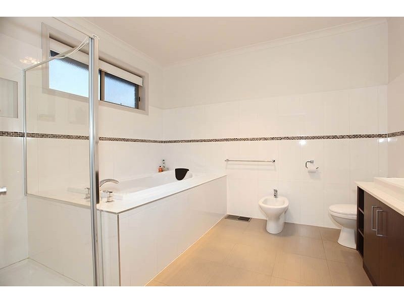 24 Marchmont Rise, Craigieburn VIC 3064