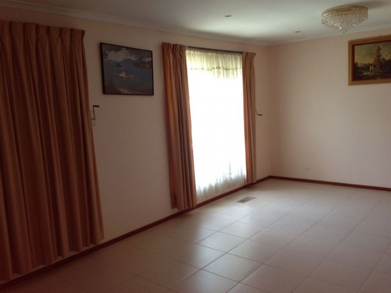 51 Hinkler Drive, Mill Park VIC 3082